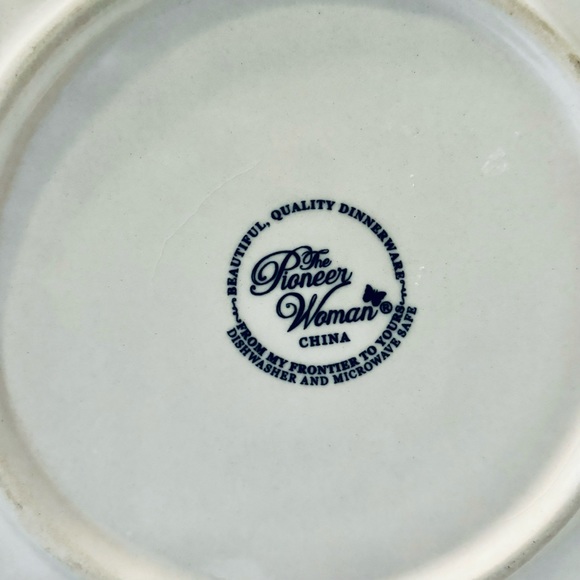 Set of 2 - Pioneer Woman “Happiness” Salad/Buffet Plates - Picture 5 of 5